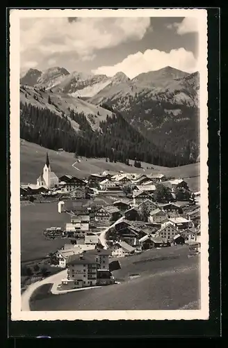 AK Berwang, Ortsansicht mit Lechtaler Alpen