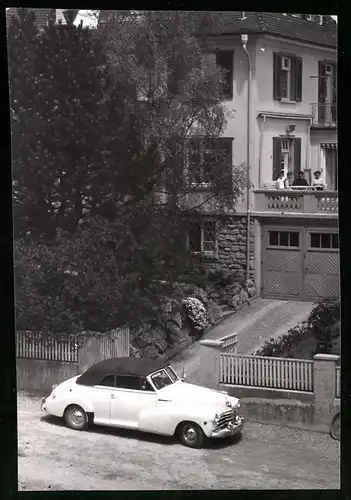 2 Fotografien Auto Chevrolet Chevy Cabrio, Dame im Luxus-Cabriolet 1954