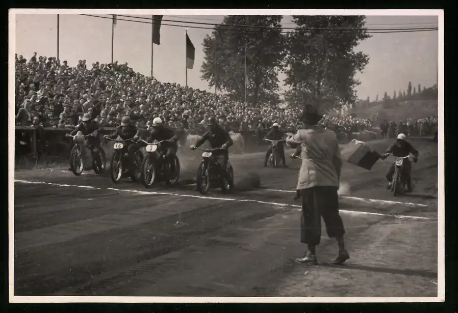 11 Fotografien Weissgärber, Senftenberg, Motorrad-Rennen auf dem Lausitzring, Speedway / Sandbahnrennen DDR 3