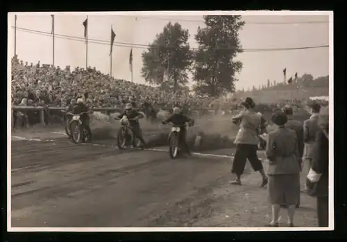 11 Fotografien Weissgärber, Senftenberg, Motorrad-Rennen auf dem Lausitzring, Speedway / Sandbahnrennen DDR