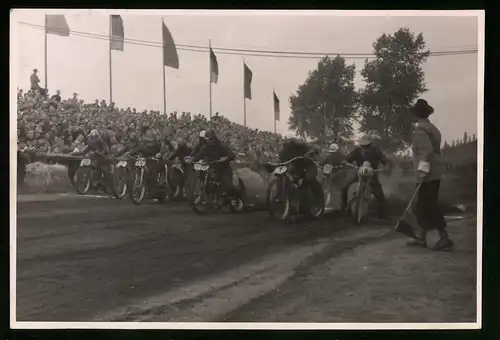 11 Fotografien Weissgärber, Senftenberg, Motorrad-Rennen auf dem Lausitzring, Speedway / Sandbahnrennen DDR