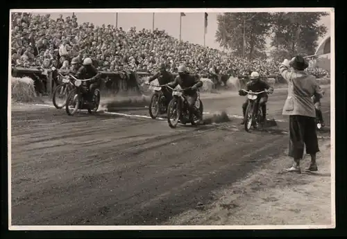 11 Fotografien Weissgärber, Senftenberg, Motorrad-Rennen auf dem Lausitzring, Speedway / Sandbahnrennen DDR