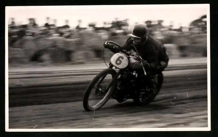 18 Fotografien Weissgärber, Senftenberg, DDR-Motorradrennen Lausitzring, Speedway / Sandbahnrennen mit Seitenwagen 1