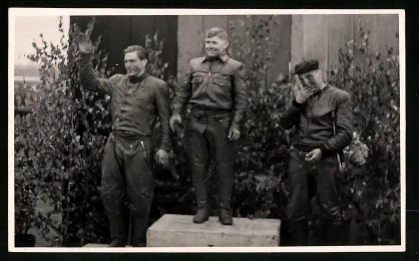 18 Fotografien Weissgärber, Senftenberg, DDR-Motorradrennen Lausitzring, Speedway / Sandbahnrennen mit Seitenwagen 10