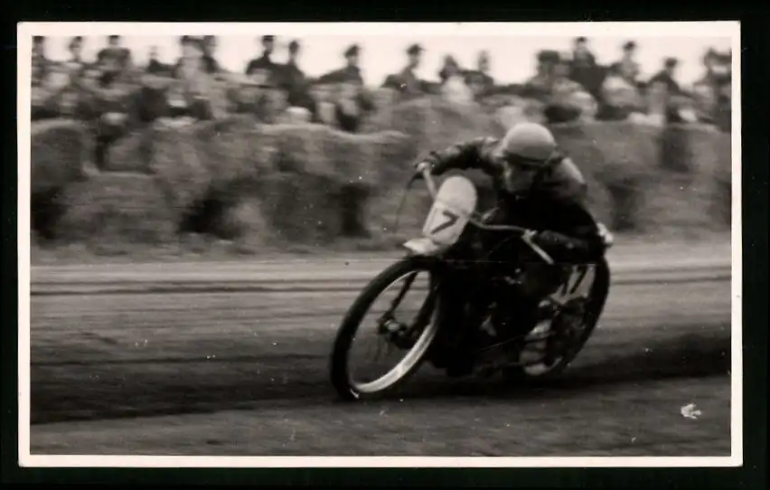18 Fotografien Weissgärber, Senftenberg, DDR-Motorradrennen Lausitzring, Speedway / Sandbahnrennen mit Seitenwagen 2