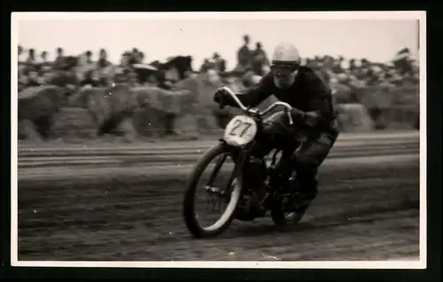 18 Fotografien Weissgärber, Senftenberg, DDR-Motorradrennen Lausitzring, Speedway / Sandbahnrennen mit Seitenwagen