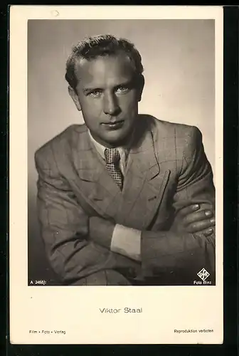 AK Schauspieler Viktor Staal in grauem Sakko mit Krawatte