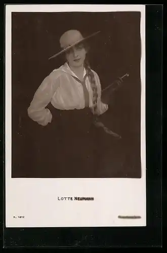 AK Schauspielerin Lotte Neumann mit Hut