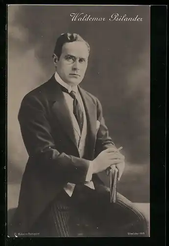 AK Schauspieler Waldemar Psilander mit Monokel und Zigarette