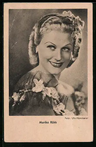 AK Schauspielerin Marika Rökk im schicken Kleid