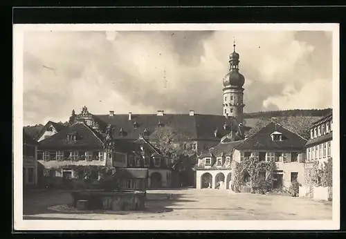 AK Weikersheim, Blick auf den Marktplatz mit Metzgerei und Brunnen