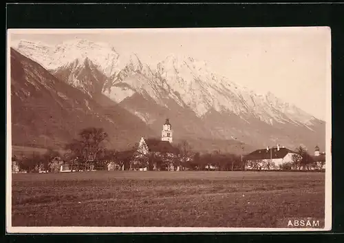 AK Absam, Ortsansicht gegen das Gebirge