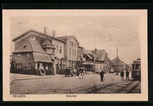 AK Neuwied, Bahnhof mit Strassenbahn