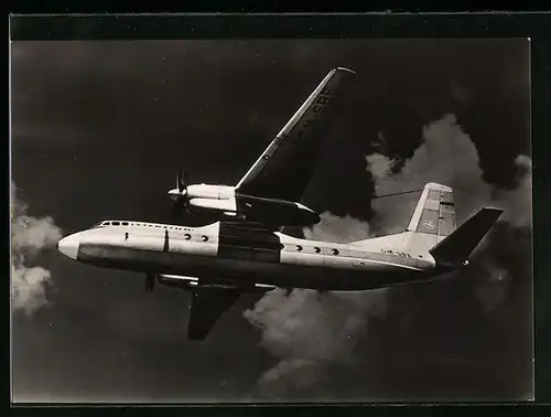 AK Flugzeug Turbopop AN-24 von der Fluggesellschaft Interflug