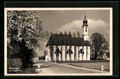 AK Bobingen bei Augsburg, Strassenpartie mit Kirche