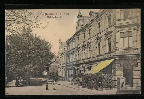 AK Hennef a. d. Sieg, Bahnhofstrasse mit Bahnhofs-Hotel im Eckhaus