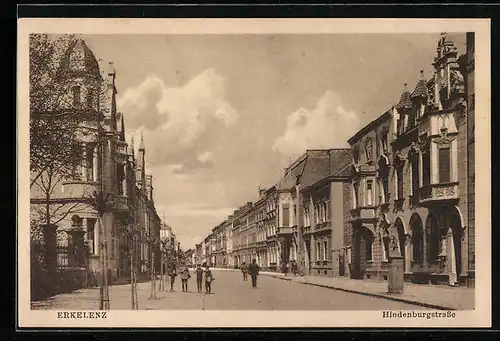 AK Erkelenz, Hindenburgstrasse mit Passanten