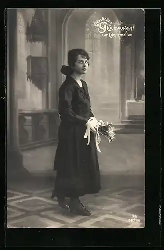 AK Junge Dame mit Blumenstrauss zur Konfirmation