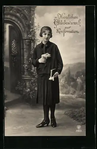 AK Dame mit Gebetsbuch zur Konfirmation