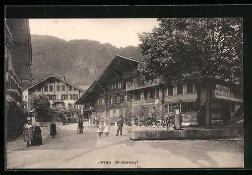 AK Wilderswyl, Platz mit Brunnen