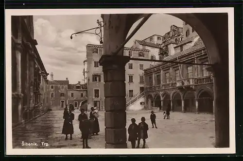 AK Sibenik, Trg, Kinder auf einem Platz