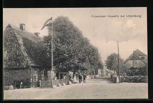 AK Howacht /Ostsee bei Lütjenburg, Strassenpartie mit Gasthof