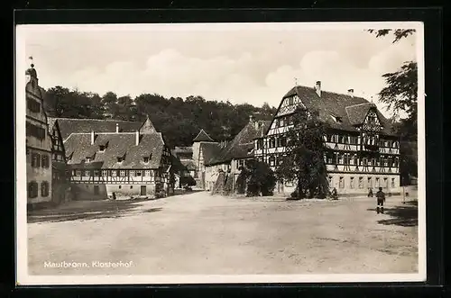 AK Maulbronn, Klosterhof mit Passanten