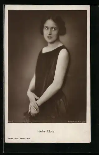 AK Schauspielerin Hella Moja in schwarzem Kleid