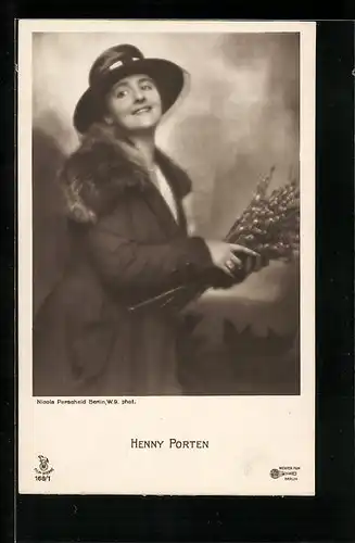AK Schauspielerin Henny Porten in schwarzweiss fotografiert