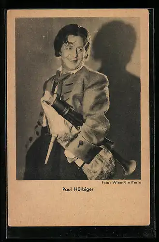AK Schauspieler Paul Hörbiger in Tracht mit Dudelsack