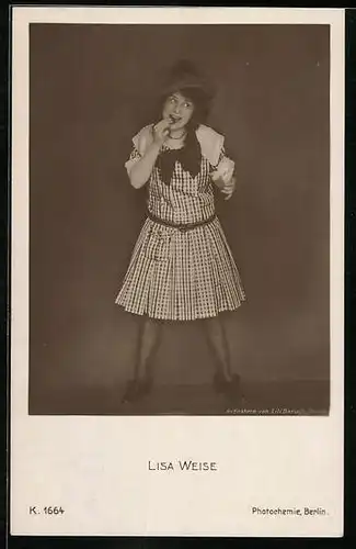 AK Schauspielerin Lisa Weise im Kostüm einer Filmrolle