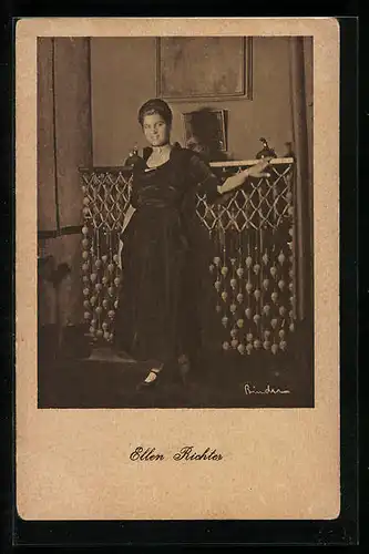 AK Schauspielerin Ellen Richter im schwarzen Kleid