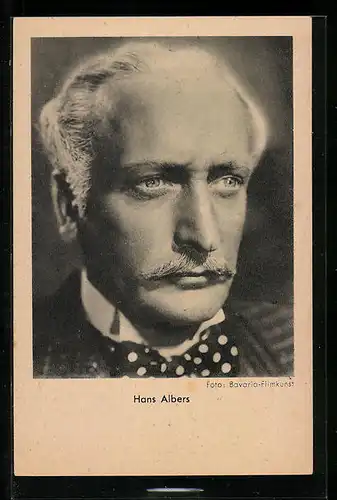 AK Schauspieler Hans Albers mit Fliege und Oberlippenbart