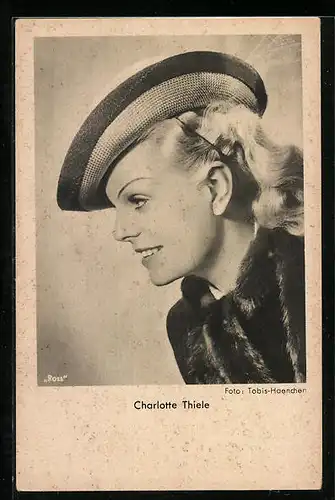 AK Schauspielerin Charlotte Thiele im Seitenprofil mit Hut