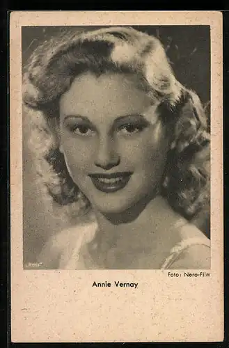 AK Schauspielerin Annie Vernay freundlich lachend