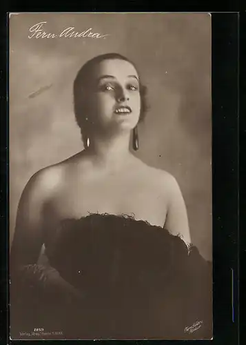 AK Schauspielerin Fern Andra in schwarzem Kleid