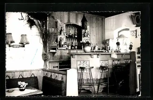 AK Obertrum b. Salzburg, Gasthaus Neumayr, Innenansicht