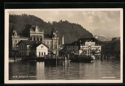 AK Bregenz, Hafenbild mit Bodenseedampfer