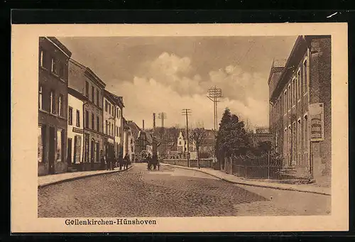 AK Geilenkirchen-Hünshoven, Strassenpartie mit Passanten