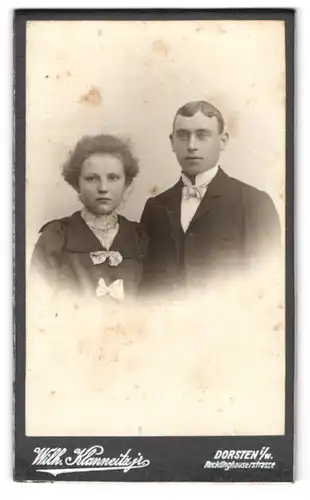 Fotografie Wilh. Klanneitz jr., Dorsten i. W., Recklinghauserstrasse, Portrait junges, bürgerliches Paar