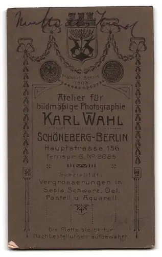 Fotografie Karl Wahl, Berlin, Hauptstrasse 156, niedliches Mädchen im hübschen Kleid