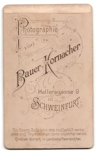 Fotografie Bauer-Kornacher, Schweinfurt, Hellergasse 9, schielendes Mädchen im schwarzen Kleid