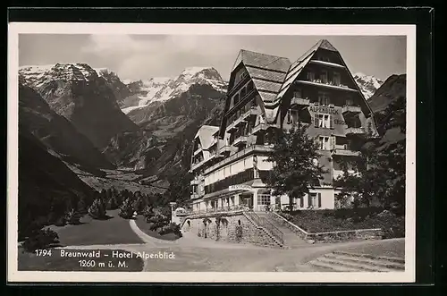 AK Braunwald, Hotel Alpenblick mit Wegkreuzung und Talblick