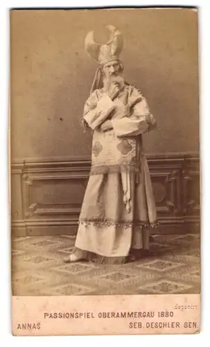 Fotografie B. Johannes, Partenkirchen, Seb. Deschler Senior als Annas, Passionsspiel Oberammergau 1880