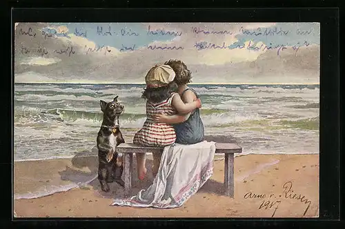 Künstler-AK Arno von Riesen: Weltvergessen, Kinder umarmen sich am Meer