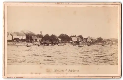 Fotografie Schmidt & Wegener, Ansicht Kiel-Ellerbeck, Blick auf das Fischerdorf mit Fischerbooten