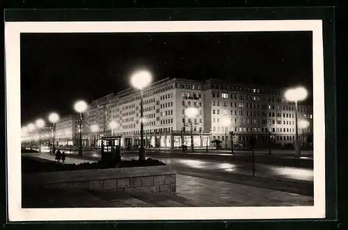 AK Berlin, Stalinallee bei Nacht