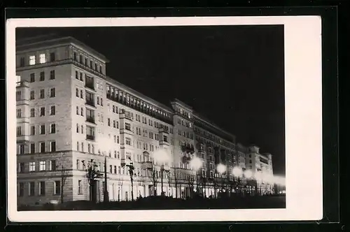 AK Berlin, Stalinallee bei Nacht