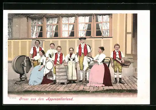 AK Appenzellerland, Gesellschaft in Tracht, Dame mit Stickrahmen