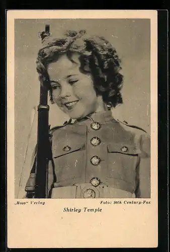 AK Schauspielerin Shirley Temple, mit einem Gewehr abgelichtet